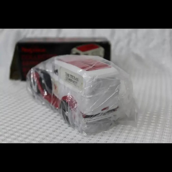 TEXACO 1932 DIE CAST METAL FORD DELIVERY VAN BANK BY ERTLE CO. - Picture 11 of 12